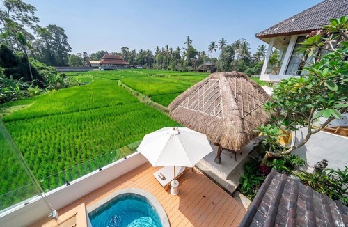 Melayang Villa | Cozy 3BR Villa in Lush Ubud w Pool, Patio & Garden
