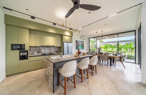 Andong Villa | Luxe Jungle 4BR in the Heart of Ubud w Pool, Patio