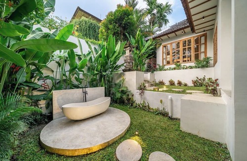 Singakerta Villa | Semiramida - Unique 2BR Villa w Outdoor Bath, Pool+Huge Garden