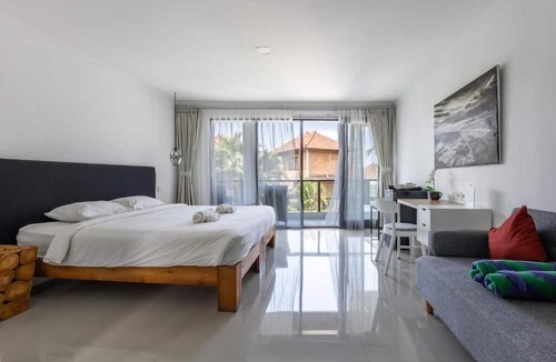 Suraberata House | Top Surf House
