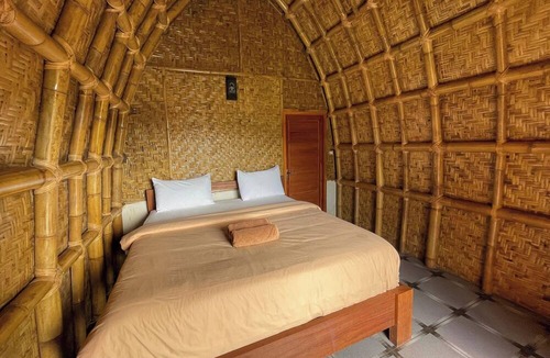Bayan Villa | Villa Bambu Rinjani & Restaurant
