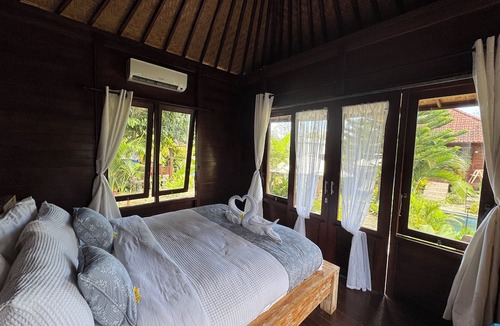 Jungut Batu Villa | Puri Sari Villas Restaurant and Bar