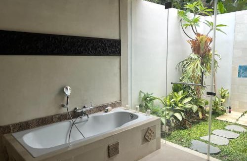 Banjartegehe Villa | Scenic Hills Oasis Full service with Private Cook