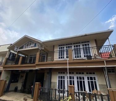 Dieng House | Homestay HUMAIRA DIENG villa full house 3 kamar,6 bed,dapur,ruang tamu,balkon,parkir,wifi