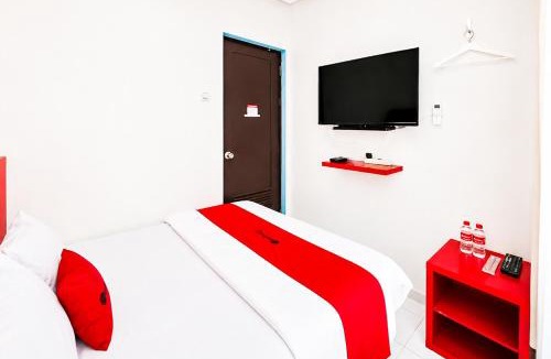 Karawang House | RedDoorz @ Galuh Mas