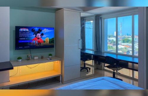 Siwalankerto Apartment | The Square Apartemen Service by Haka - Netflix & WiFi