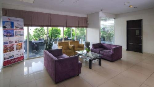 Siwalankerto Apartment | The Square Apartemen Service by Haka - Netflix & WiFi