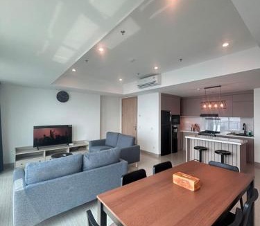 Tangerang Apartment | Hillcrest House with private elevator