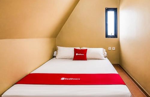 Bandung Hotel | RedDoorz at Masagena Villa Bandung