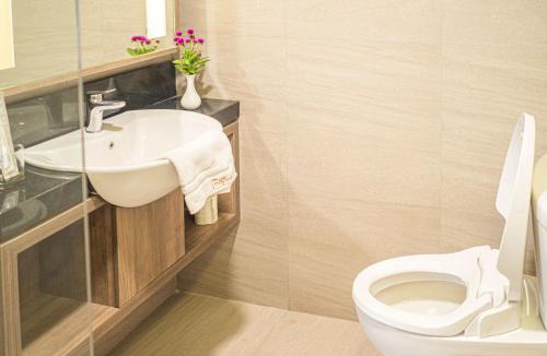 Tanjung Duren Utara Hotel | Grand Tropic Suites Hotel