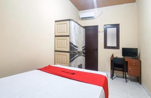 Karawaci Hotel | RedDoorz near RS Sari Asih Karawaci