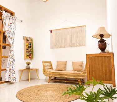 Katukaras House | Rumah Daisy Homestay Pangandaran