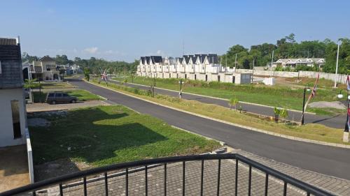 Patrang House | Queen's House by Harry & Mimin
