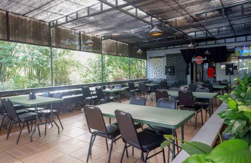 Dinoyo Hotel | RedDoorz Plus @ Karangploso