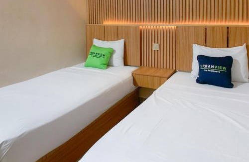 Batam Hostel | Urbanview Hotel Get Inn Botania Batam