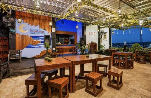 Jember Hotel | Townhouse Oak Hotel Lestari