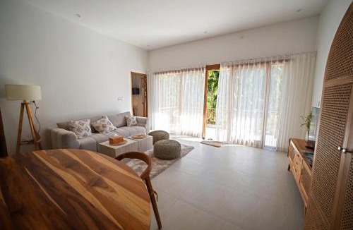 Senggigi Villa | Villa Mendi - New 3-Bedroom Pool Villa, Sleeps 7