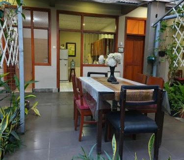 Bandung House | De Riau Guesthouse