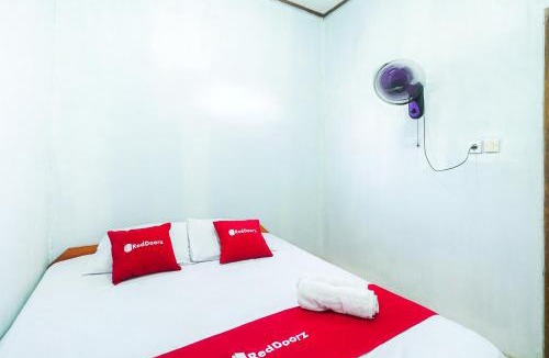 Ujung Genteng Hotel | RedDoorz at Pondok Diana Pantai Ujung Genteng 4