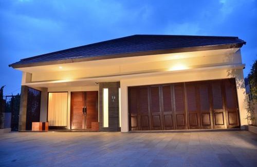 Bandung Villa | Radiance Hill View Villa 10 Bedrooms With a Private Heated Swimming Pool and a Billiard Table