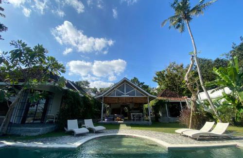 Bangunjiwo Villa | Sun Moon Star Villas