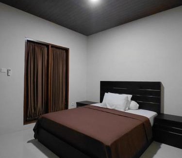 Mengwi House | Accommodation with a fish pond and rice fields