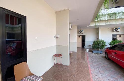 Jember House | Urbanview Modern Guest House Jember