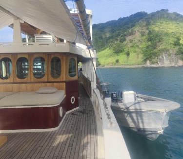 Sumbawa Barat Boat Rental | Kertasari Boat House & Kitchen