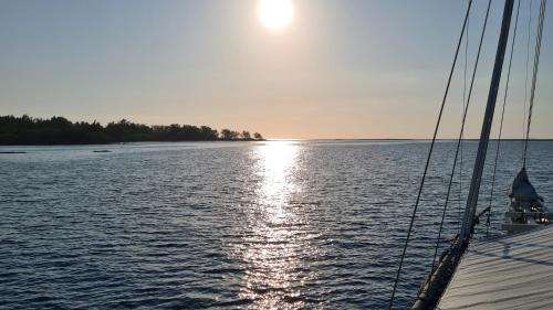 Sumbawa Barat Boat Rental | Kertasari Boat House & Kitchen
