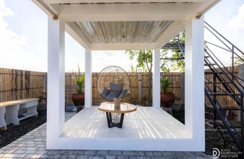 Sewon House | Villa New D'Bamboo by Plesirhatiyogja