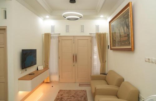 Yogyakarta Villa | eRWe House Batikan