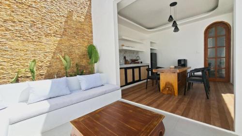 Praya Barat Villa | Costa Luna Villa