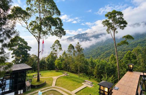 Hargomulyo Hotel | Sakura Hills