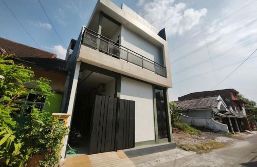 Probolinggo House | Diska Homestay Syariah