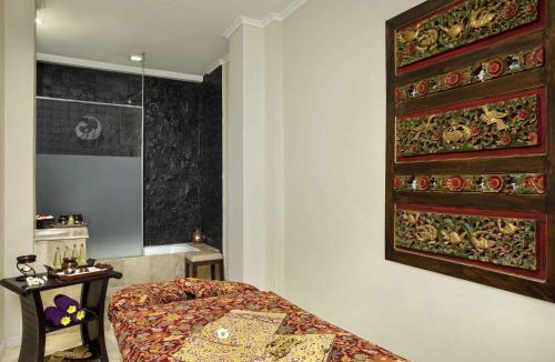 Central Yogyakarta Hotel | The Phoenix Hotel Yogyakarta - Handwritten Collection