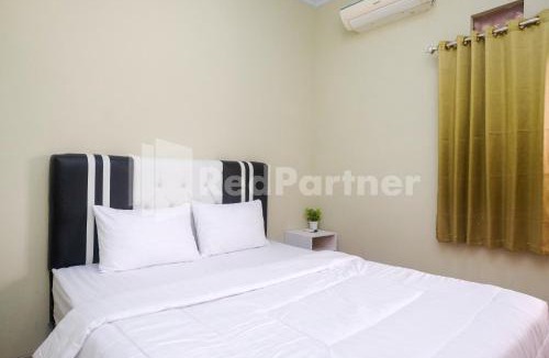 Banguntapan Hotel | Madina Guest House Syariah near Gembira Loka Zoo Yogyakarta Mitra RedDoorz