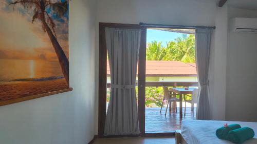 Sekongkang Hotel | Castaway Surf Retreat