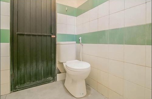 Pelabuhan Ratu Hotel | RedDoorz @ Pantai Pelabuhan Ratu 2