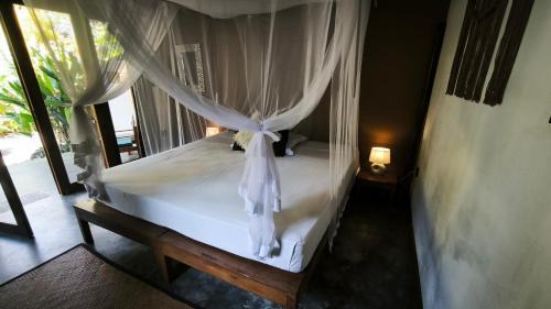 Batu Karas Bed & Breakfast | RNV Eco Resort Bungalows