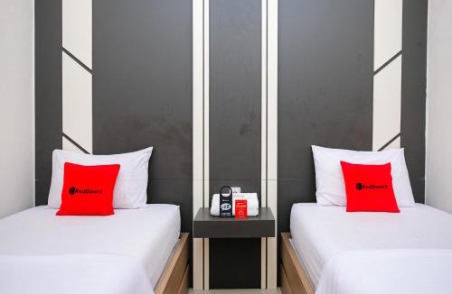Purwokerto House | RedDoorz near Moro Mall Purwokerto 2