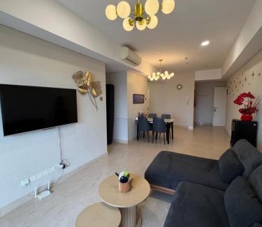 Medan Apartment | Podomoro Delipark Apartemen CozyCrowd Empire Tower 4BR 4 King queen bed Medan - 110m