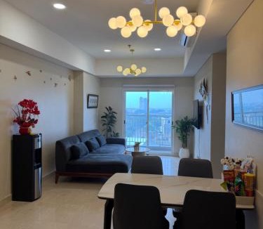 Medan Apartment | Podomoro Delipark Apartemen CozyCrowd Empire Tower 4BR 4 King queen bed Medan - 110m