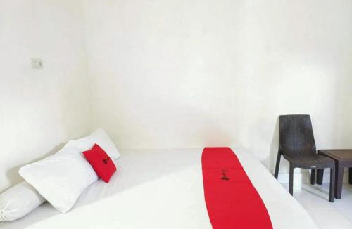 Kendari Hotel | RedDoorz at Almuhajir Homestay Kendari