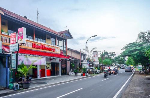 Colomadu House | RedDoorz Syariah near Exit Tol Ngemplak Solo