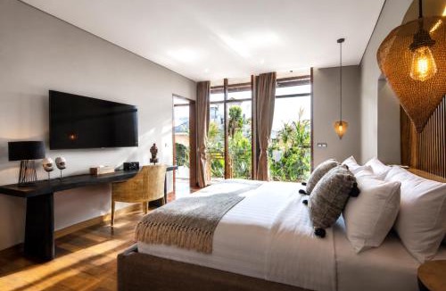 Berawa Villa | Luxury 6BR Canggu 400m to Finns beach