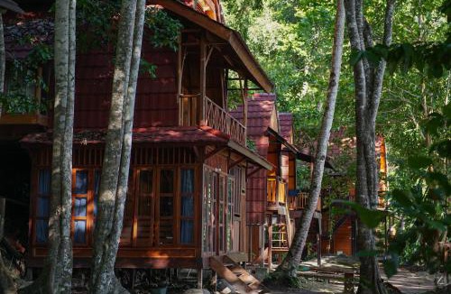 Saprokren Resort | Raja Ampat Dive Resort