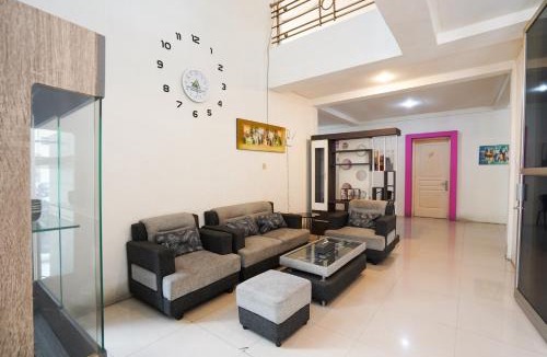 Madiun Hotel | RedDoorz Plus @ Taman Madiun