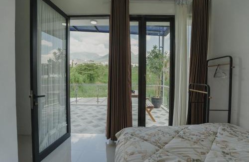 Oro Oro Ombo Villa | Winoera Villa - Modern-Tropical Stay Batu