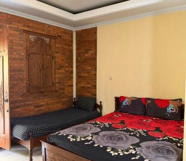 Sleman Hotel | Rumah Ukhi Guest House