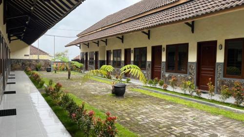 Ngadisari Hotel | Bawangan Express